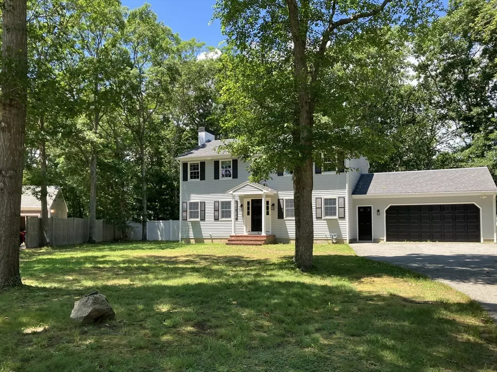 Falmouth, MA 02536,11 Village Ln