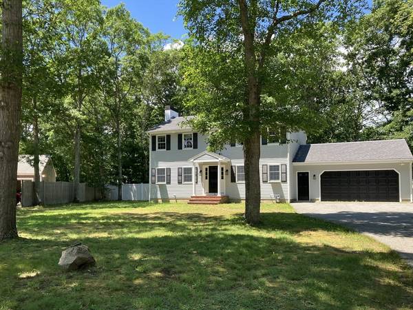 11 Village Ln, Falmouth, MA 02536