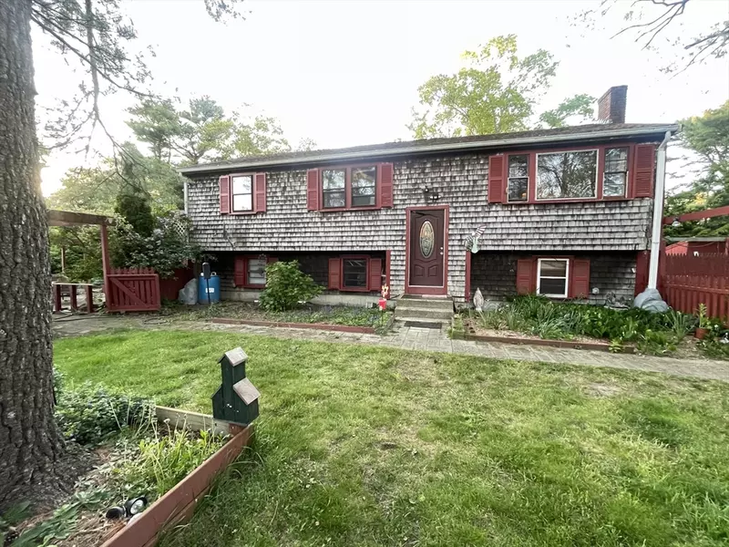 8 Atwood Street, Carver, MA 02330