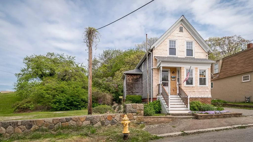 15 Russell Avenue, Gloucester, MA 01930