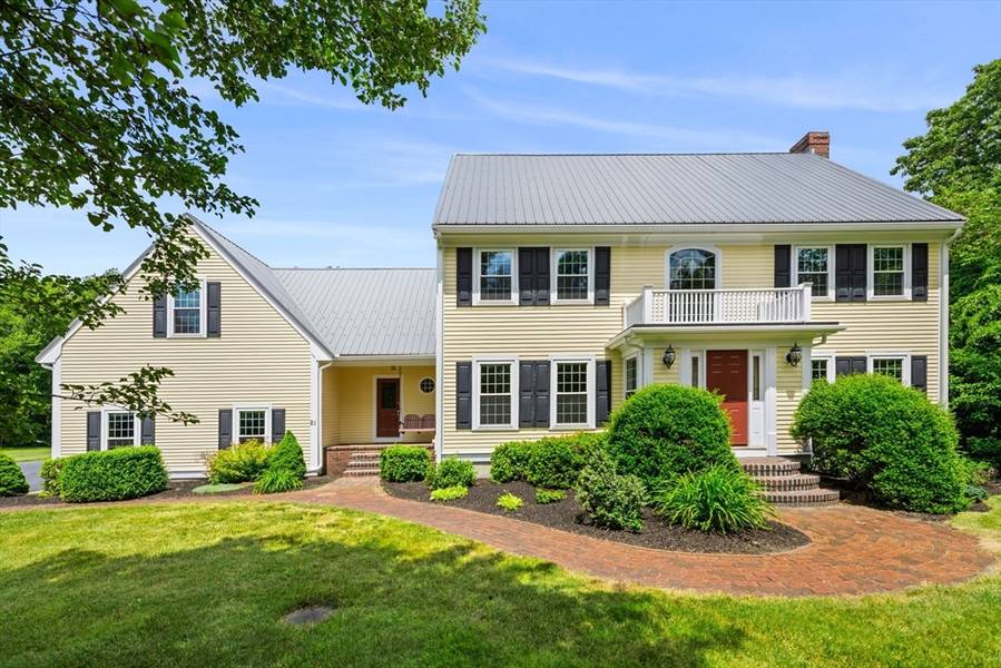 21 Cranberry Ln, Hanover, MA 02339