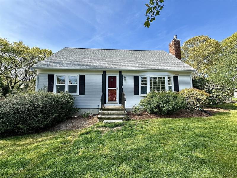 8 Dove Ln, Yarmouth, MA 02673