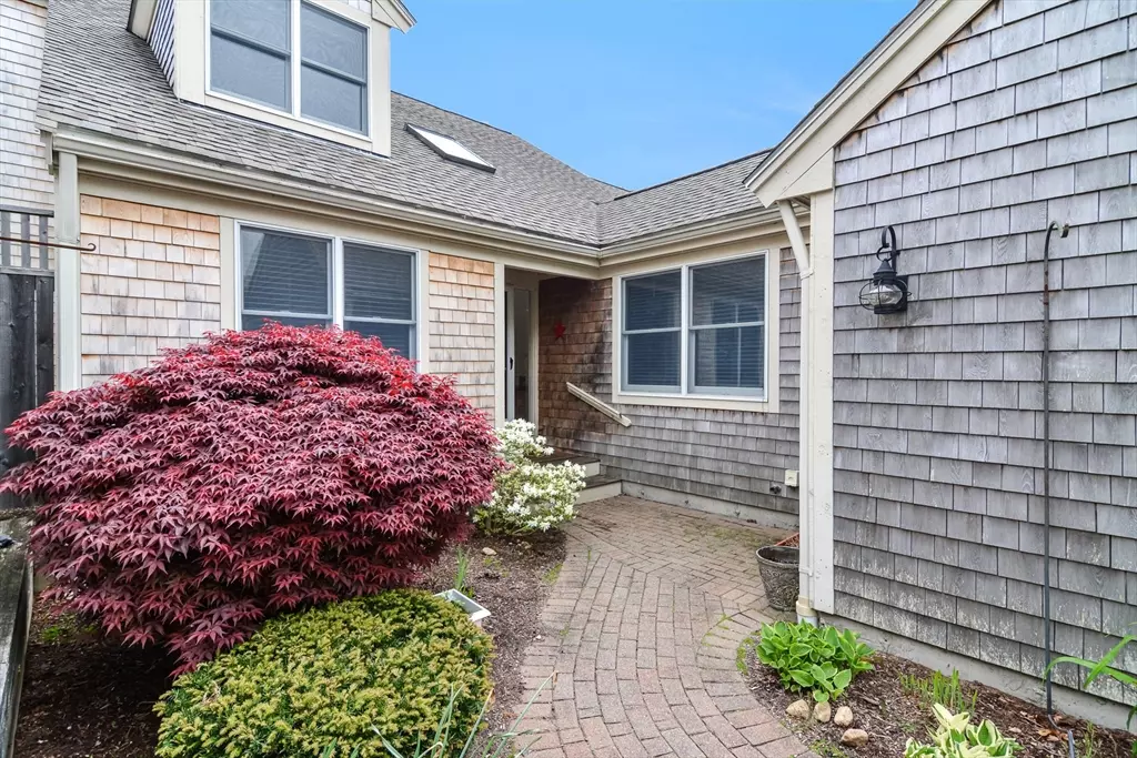 Yarmouth, MA 02675,20 Boxwood Cir #20