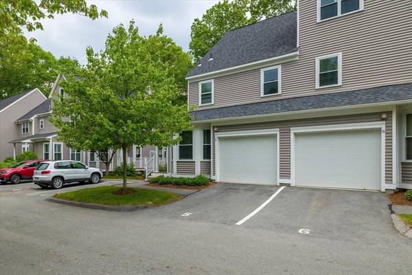 Burlington, MA 01803,5 Maple Ridge Dr #5