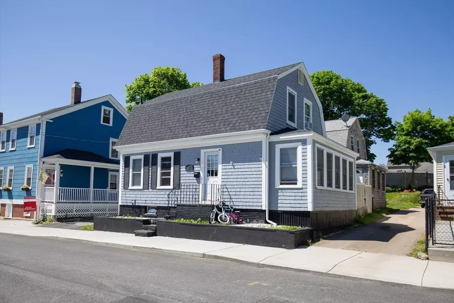 22 Murray St, Plymouth, MA 02360