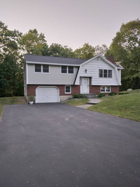 22 East St, Pepperell, MA 01463