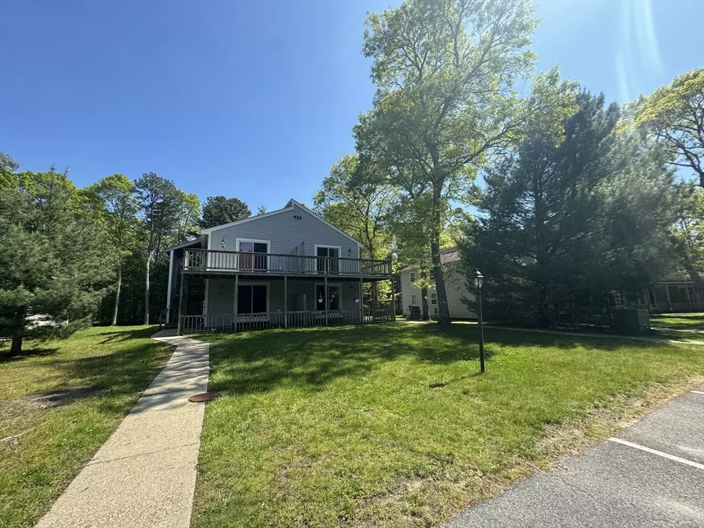 Mashpee, MA 02649,70 Cape Dr #15D