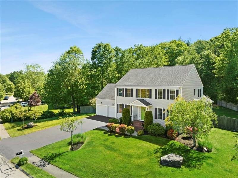 237 Whippoorwill Dr, Raynham, MA 02767