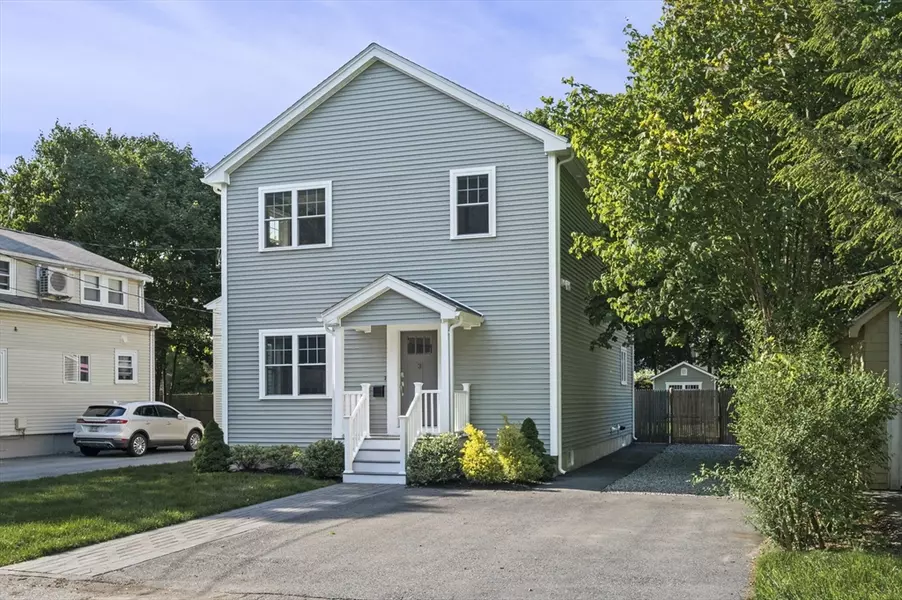 3 Hawthorne St, Wakefield, MA 01880