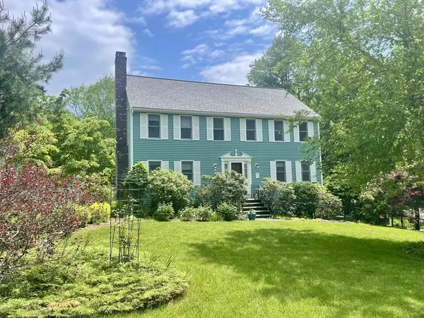 37 Brookside Dr, Uxbridge, MA 01569