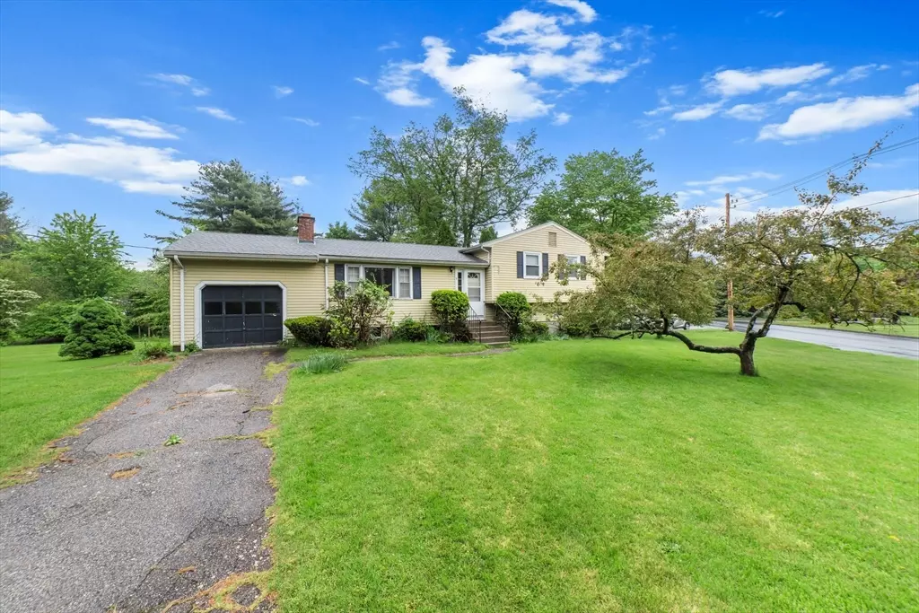 Holliston, MA 01746,9 Gregory Rd