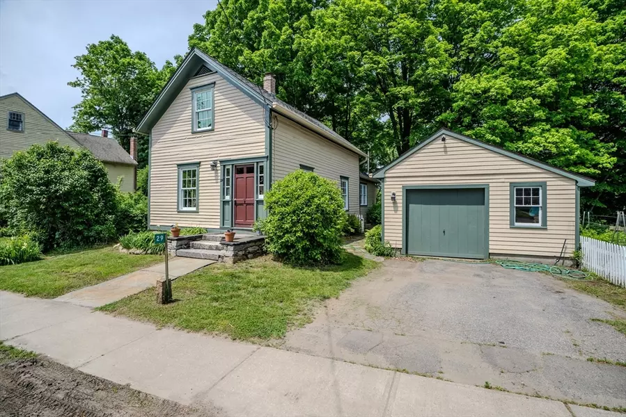 29 Main St, Montague, MA 01351