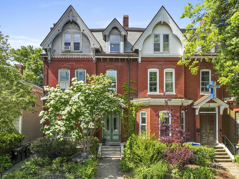 137 Walnut St #3, Brookline, MA 02445