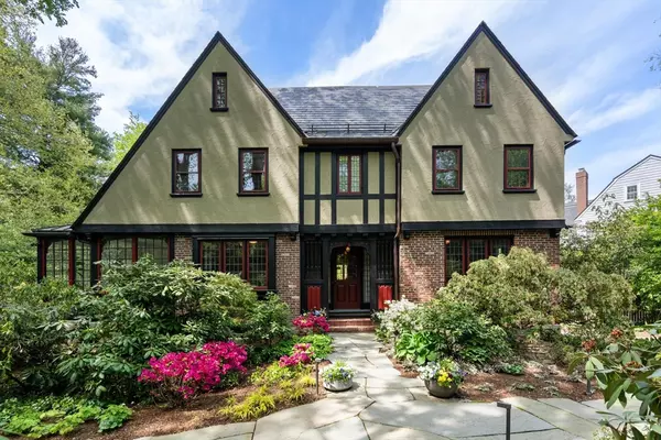 127 Woodland Rd, Brookline, MA 02467