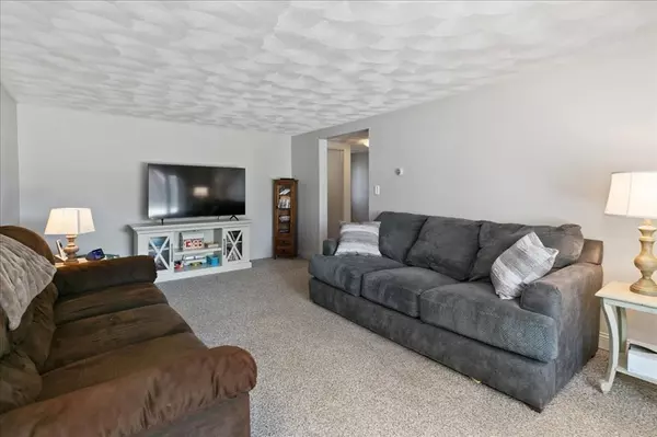 Peabody, MA 01960,3 Santa Ovaia Cir