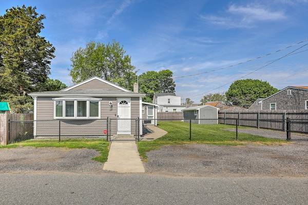 25 Veranda Ave, Swansea, MA 02777