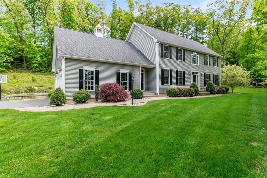 45 Windsor Ln, East Longmeadow, MA 01028