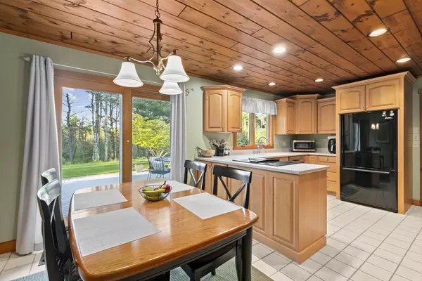 Rochester, MA 02770,224 Snipatuit Rd