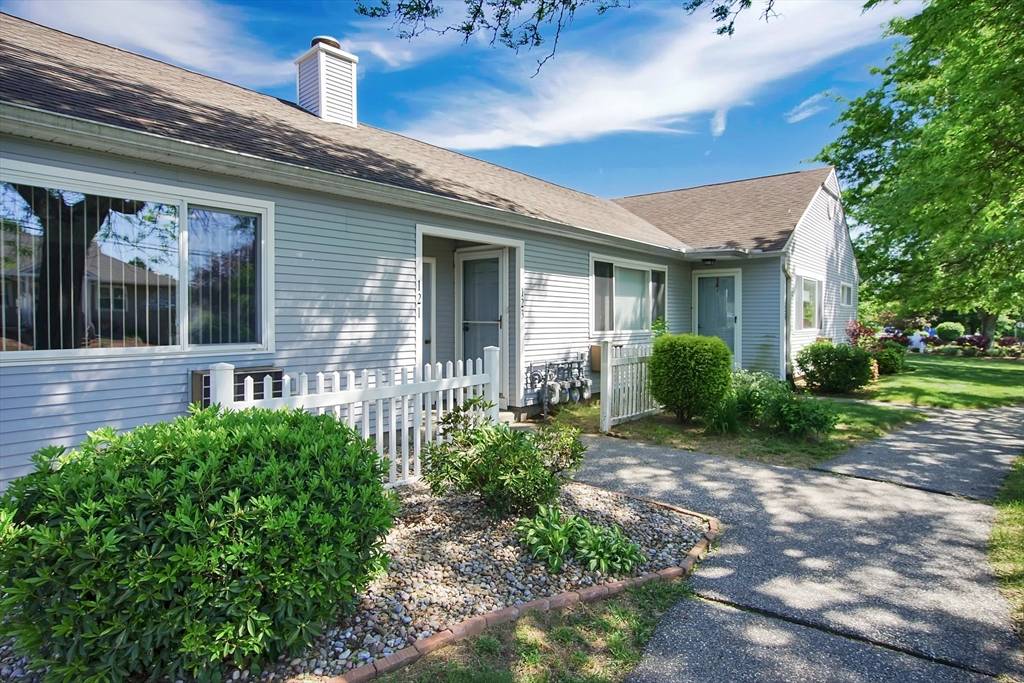 Chicopee, MA 01022,121 Outer Dr #121