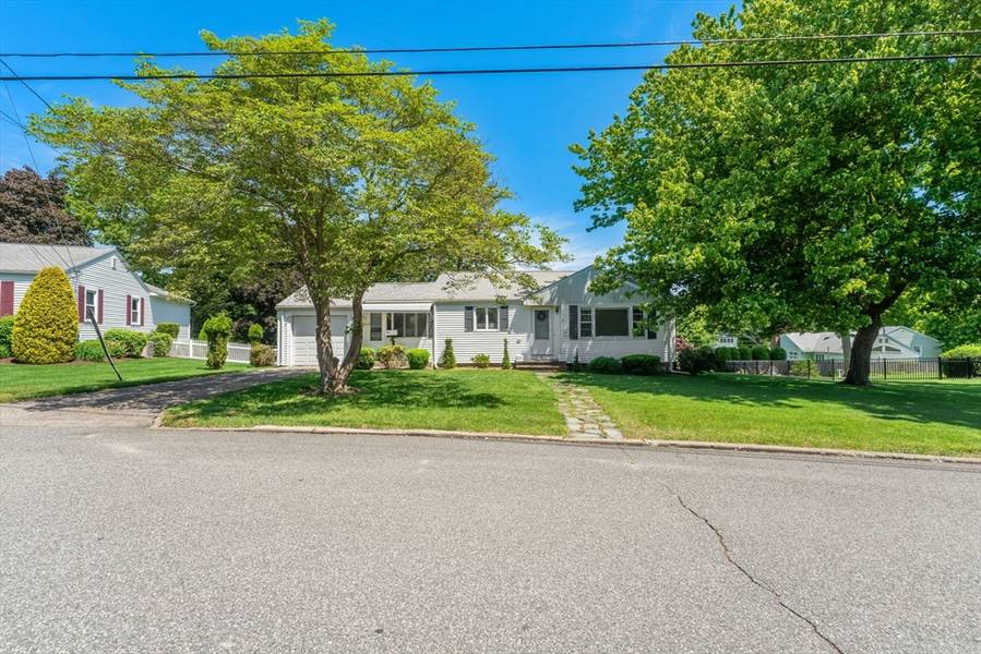 28 Redwood Drive, Cranston, RI 02920