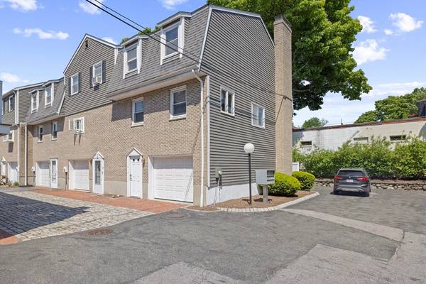 5 Circuit Ln #5, Watertown, MA 02472