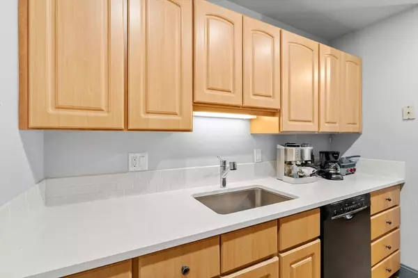 Watertown, MA 02472,199 Coolidge Ave #302