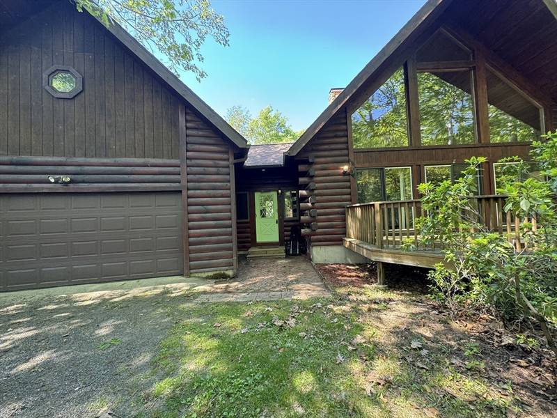 643 Woodland Way, Russell, MA 01071