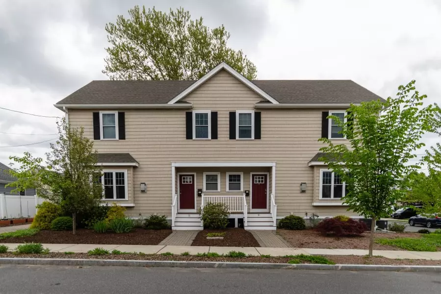 11 Loomis Ave #11, Watertown, MA 02472