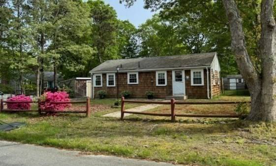 19 Sachem Dr, Falmouth, MA 02536