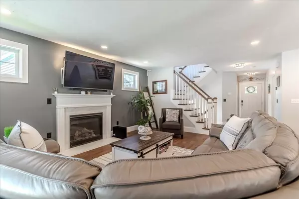 Medway, MA 02053,9 Rosewood Dr