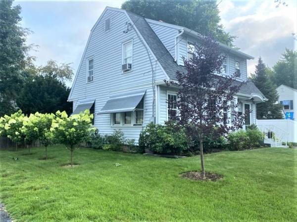 16 Weymouth St, Springfield, MA 01108