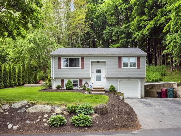 377 Butman Rd, Lowell, MA 01852