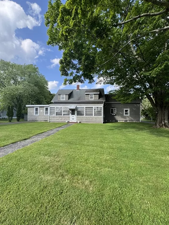 41 Floral St, Taunton, MA 02780