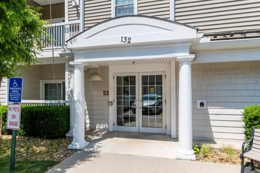 132 Clocktower Drive #4102, Waltham, MA 02452