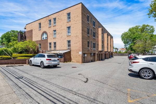 Medford, MA 02155,314 Riverside Ave #401