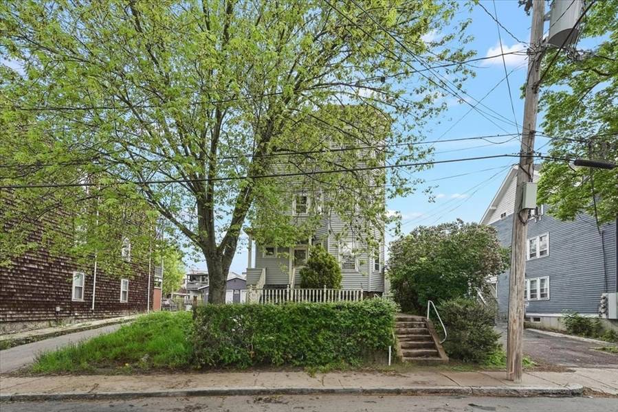 24 Suffolk St, Chelsea, MA 02150