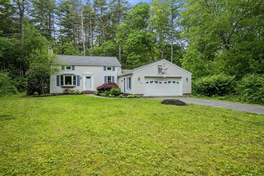 50 Haverhill Rd, Topsfield, MA 01983