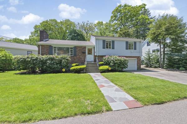 60 Audubon Dr, Newton, MA 02467