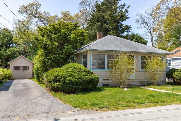 40 Silver Beach Ave, Falmouth, MA 02556