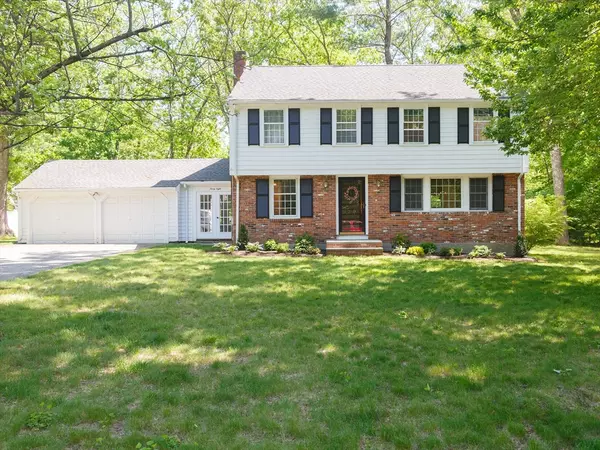 38 Flint Locke Ln, Medfield, MA 02052