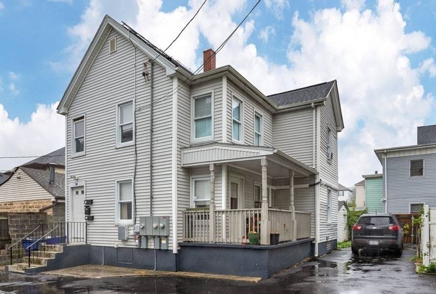 34 Quequechan St, Fall River, MA 02723