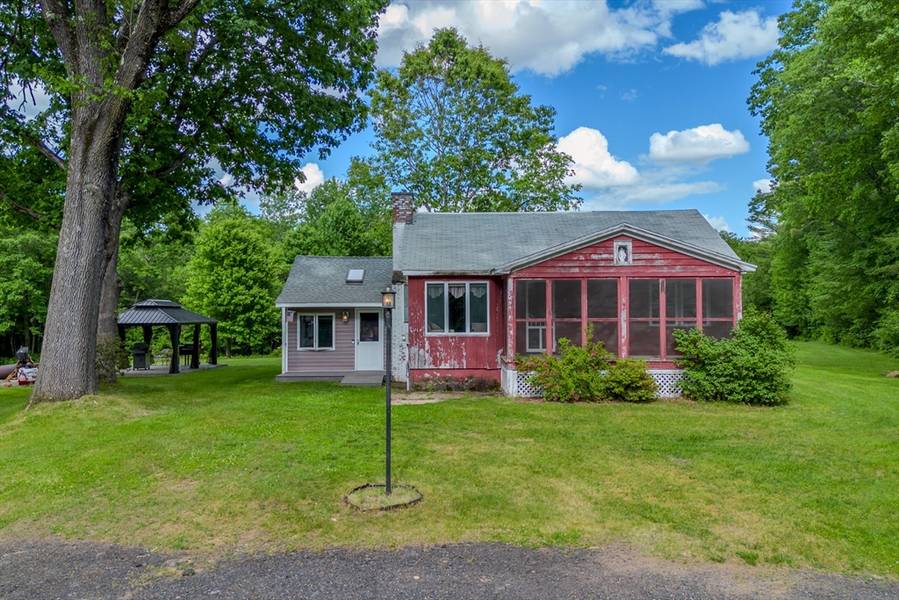 35 Kendall St, Granby, MA 01033