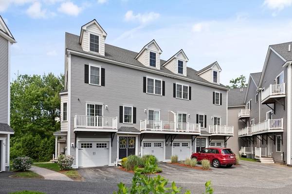 94 Compass Pt #94, North Andover, MA 01845