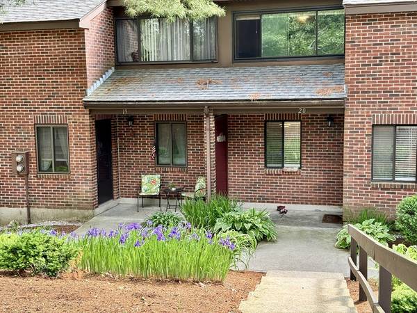 20 Highwood Dr #20, Franklin, MA 02038