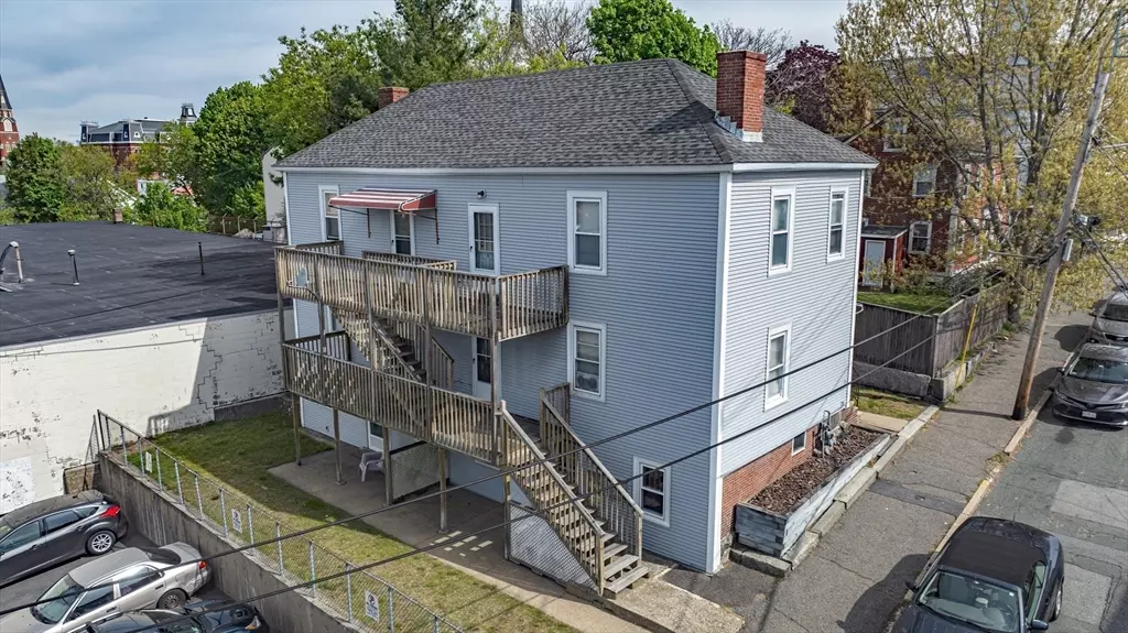 11 Park St, Peabody, MA 01960