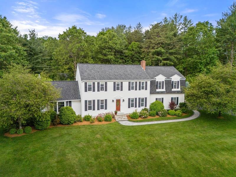 21 King Philip Path, Mendon, MA 01756