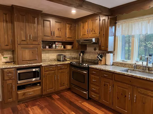 Topsfield, MA 01983,21 Rowley Bridge Rd