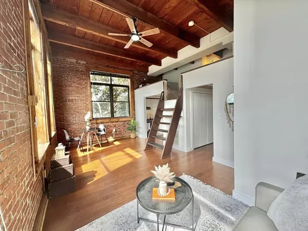 Salem, MA 01970,24 Norman Street #305