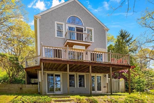 25 Green Acres Ln, Sandwich, MA 02644