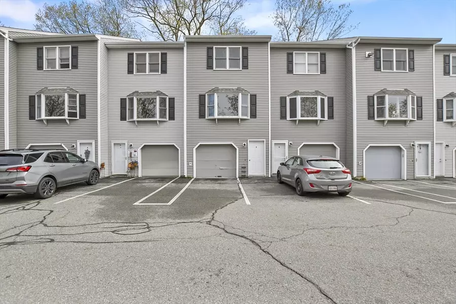 105 Tennis Plaza Road #6, Dracut, MA 01826